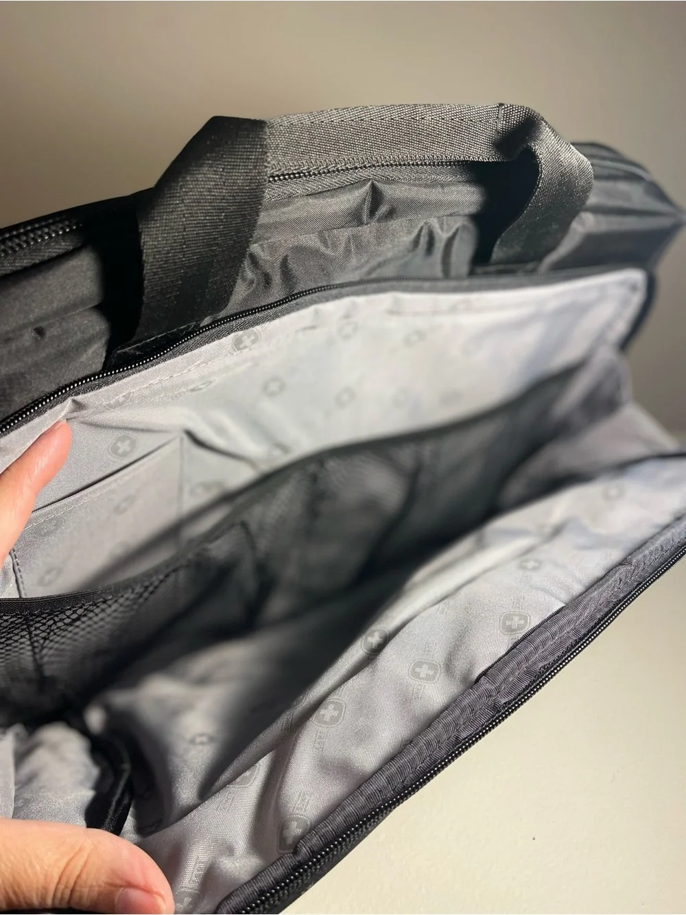 Wenger SwissGear Black Laptop Briefcase Messenger Bag 16